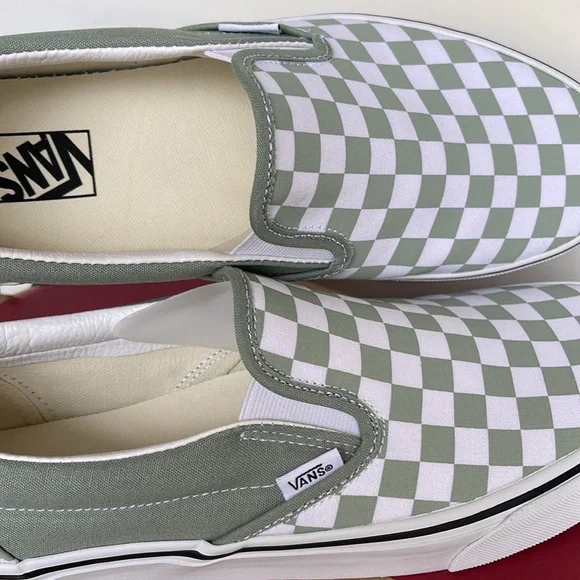 Vans Men’s Classic Slip-On Color Theory Checkerboard
VN000BVZCJL
Sneakers - Picture 3 of 16